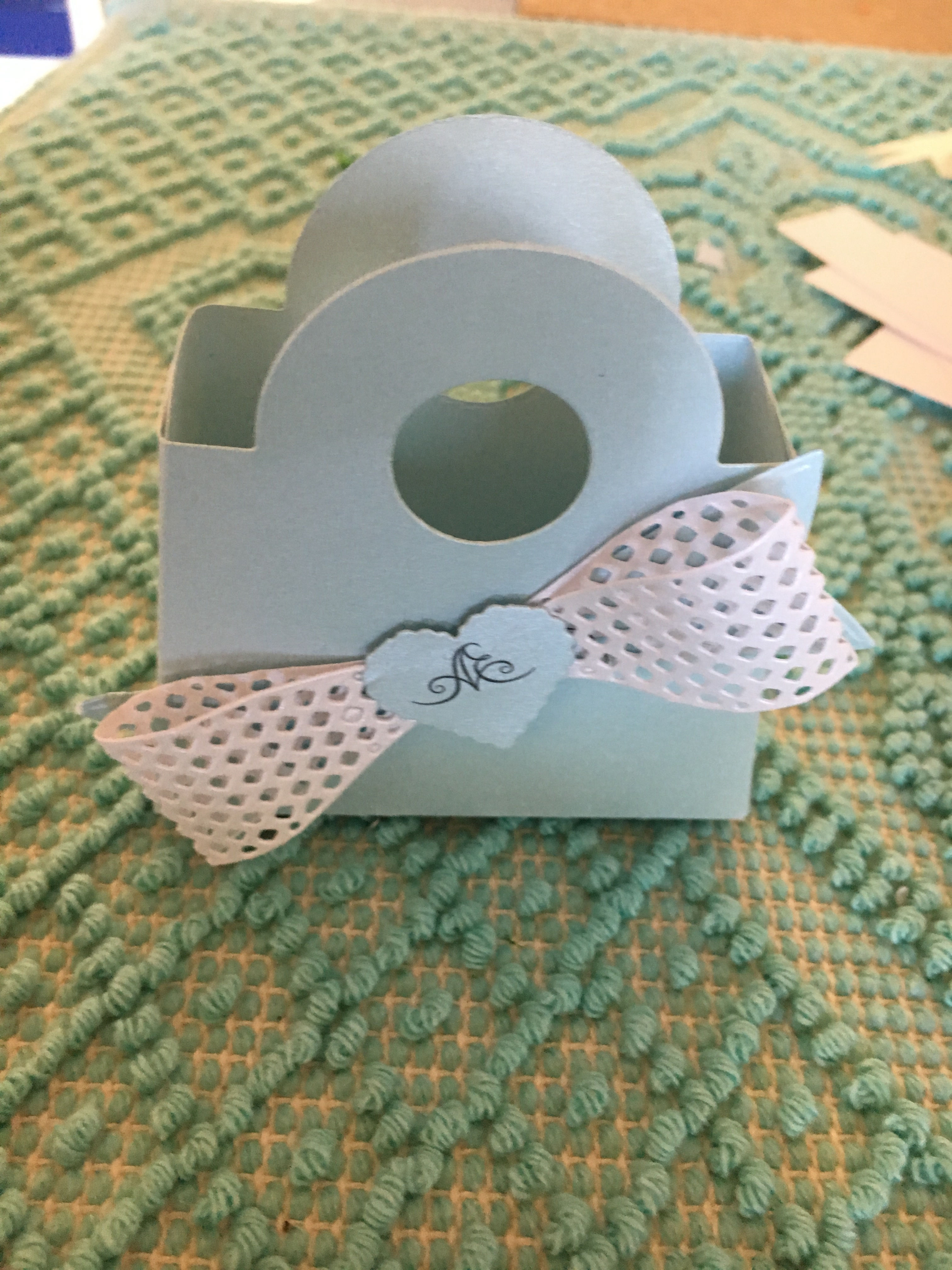 Piccole creazioni in carta, nate dalla fantasia e realizzate a mano.