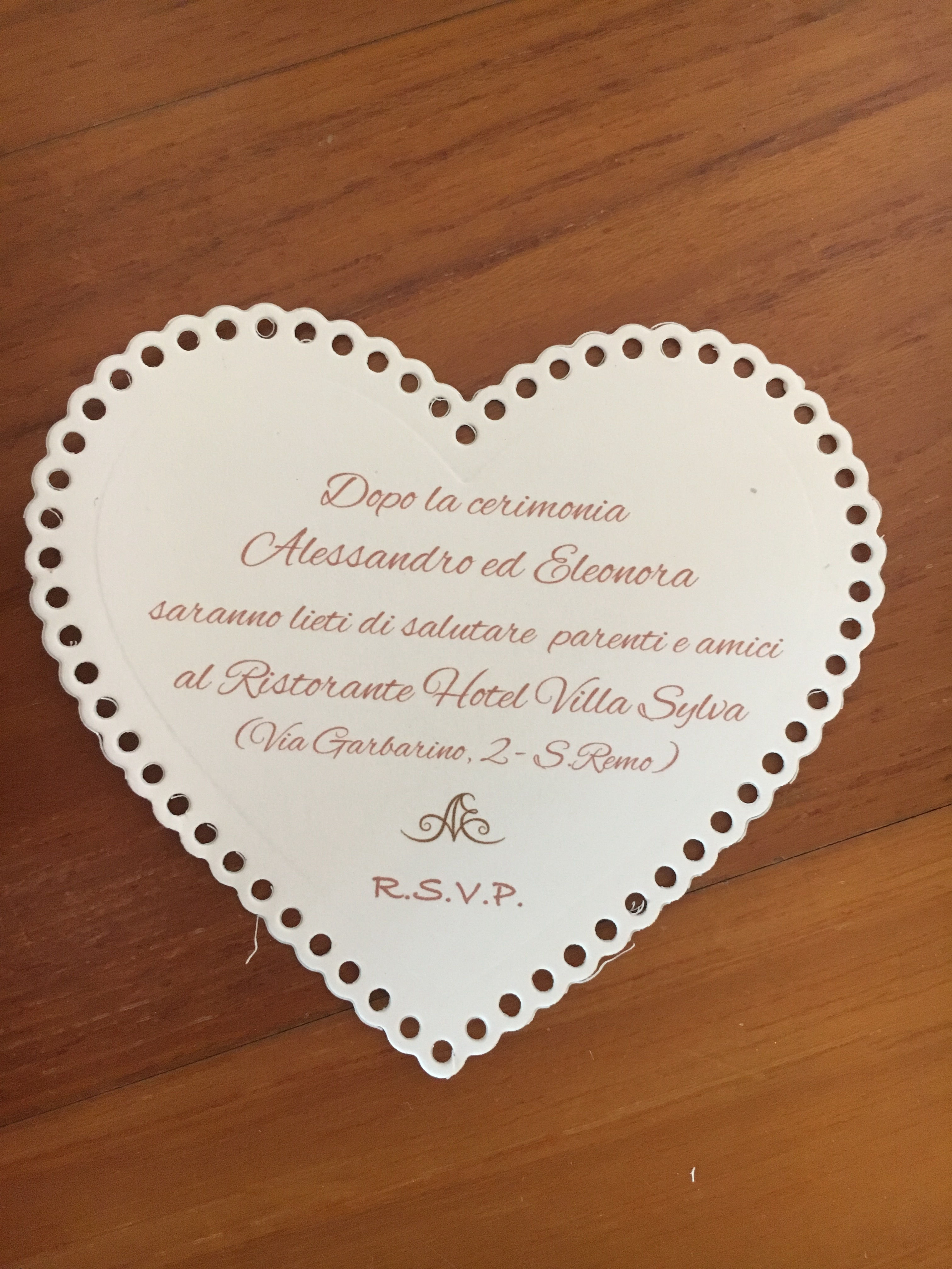 Piccole creazioni in carta, nate dalla fantasia e realizzate a mano.