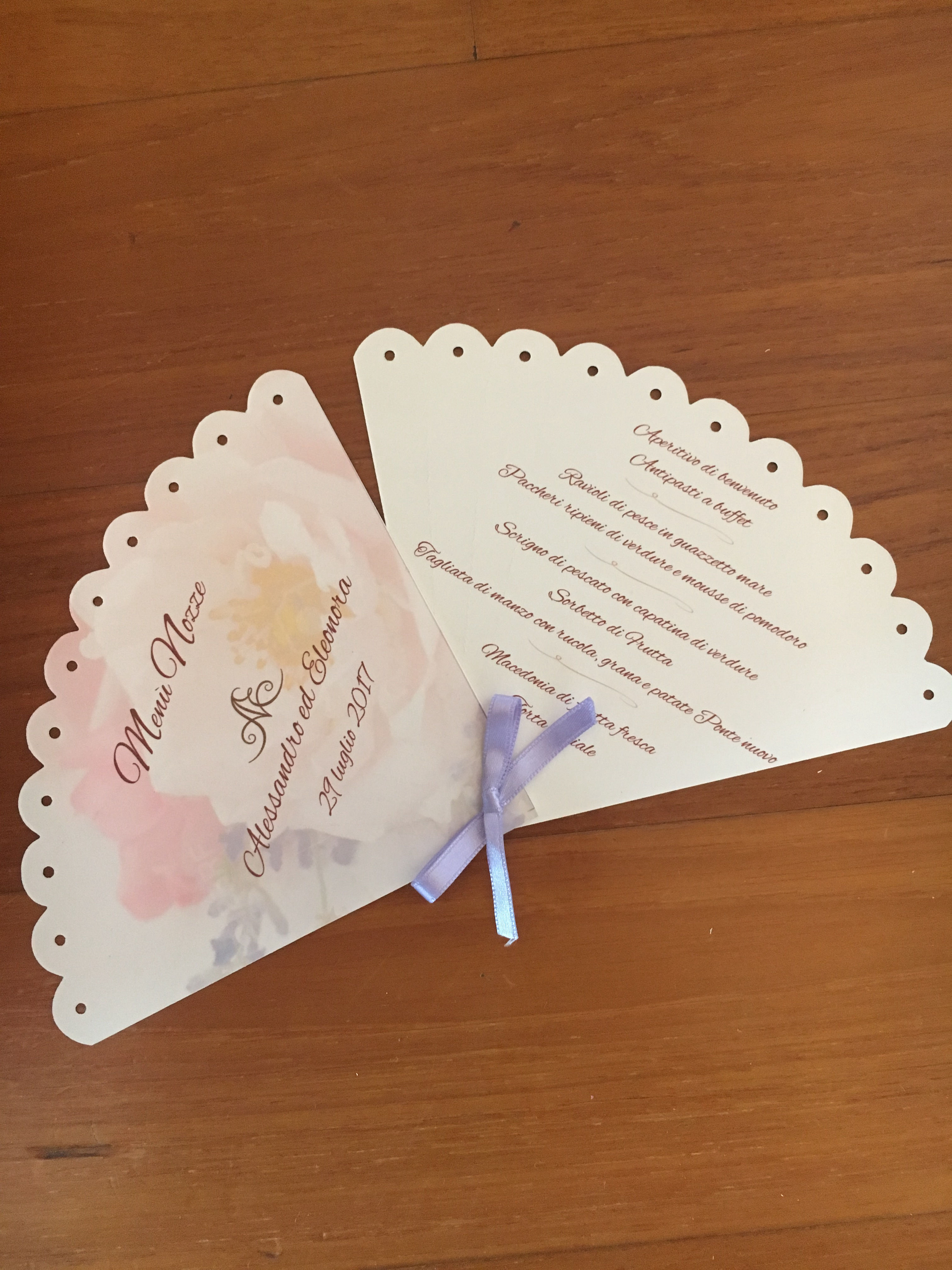Piccole creazioni in carta, nate dalla fantasia e realizzate a mano.