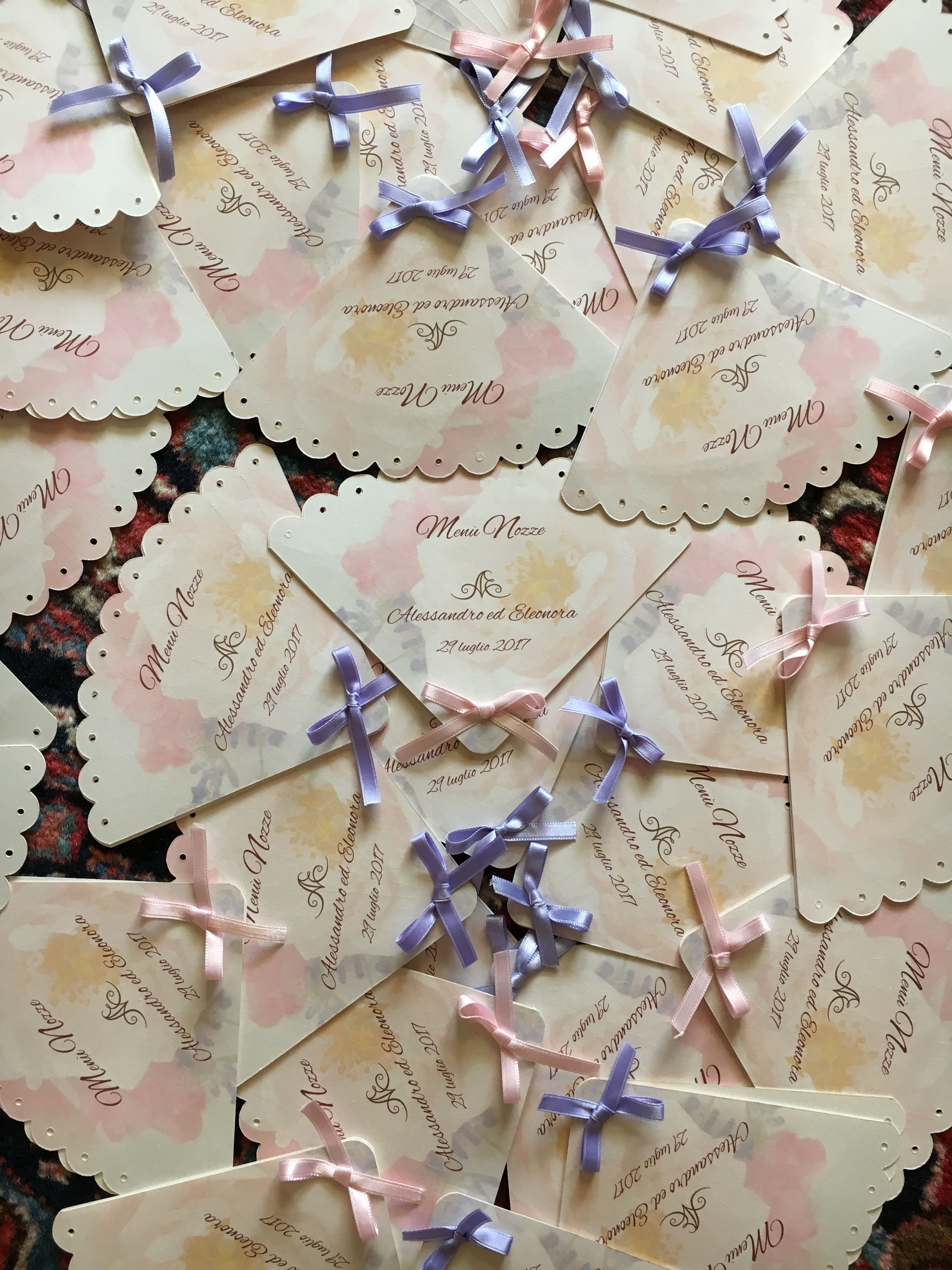 Piccole creazioni in carta, nate dalla fantasia e realizzate a mano.