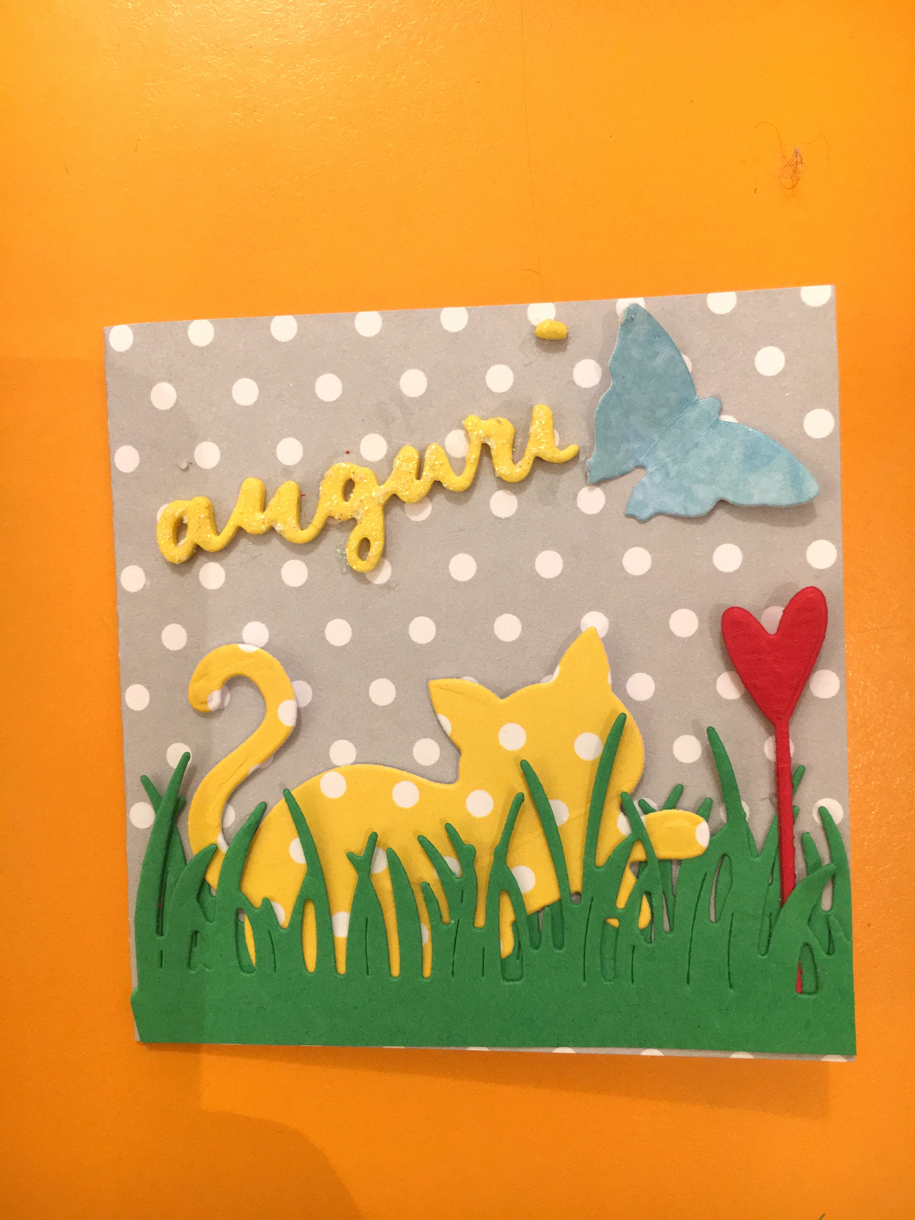Piccole creazioni in carta, nate dalla fantasia e realizzate a mano.