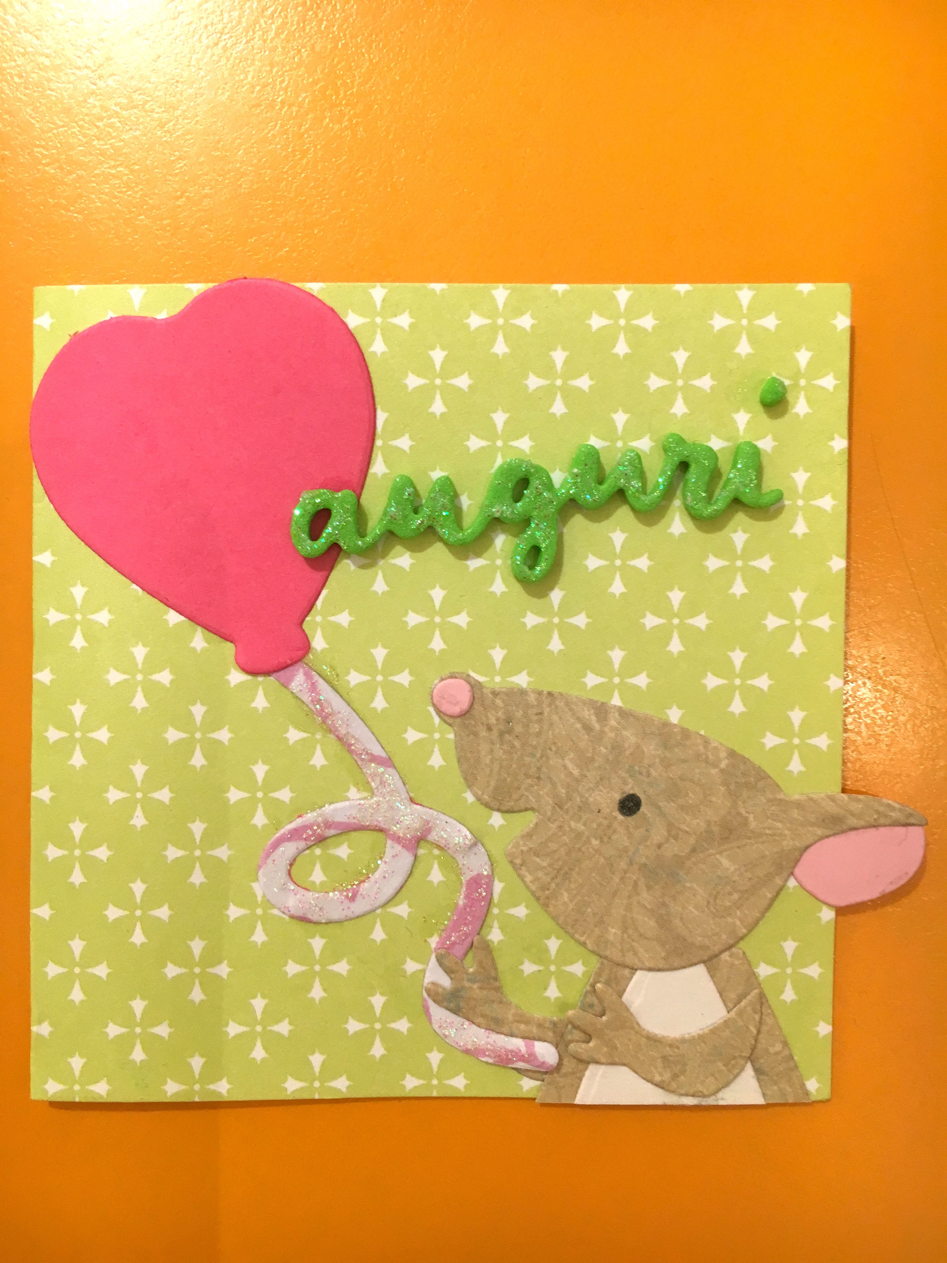 Piccole creazioni in carta, nate dalla fantasia e realizzate a mano.