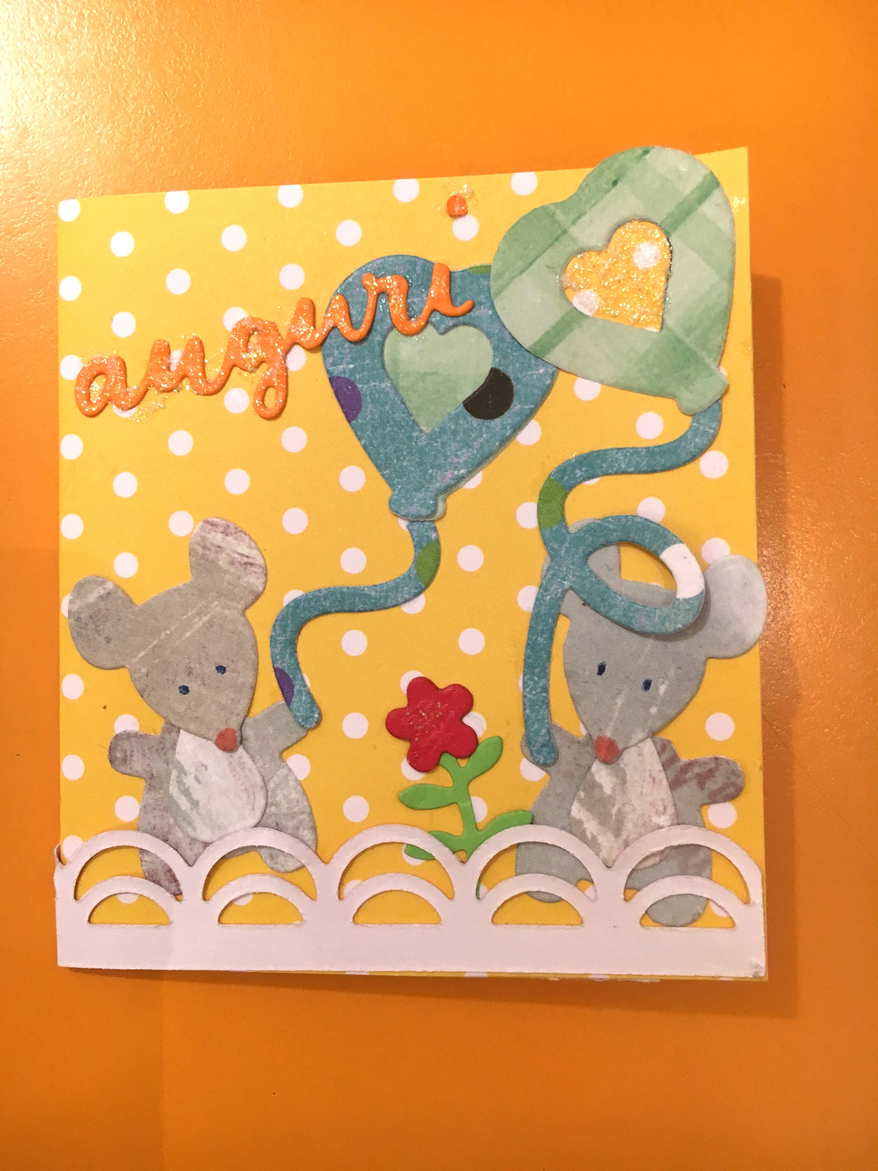 Piccole creazioni in carta, nate dalla fantasia e realizzate a mano.