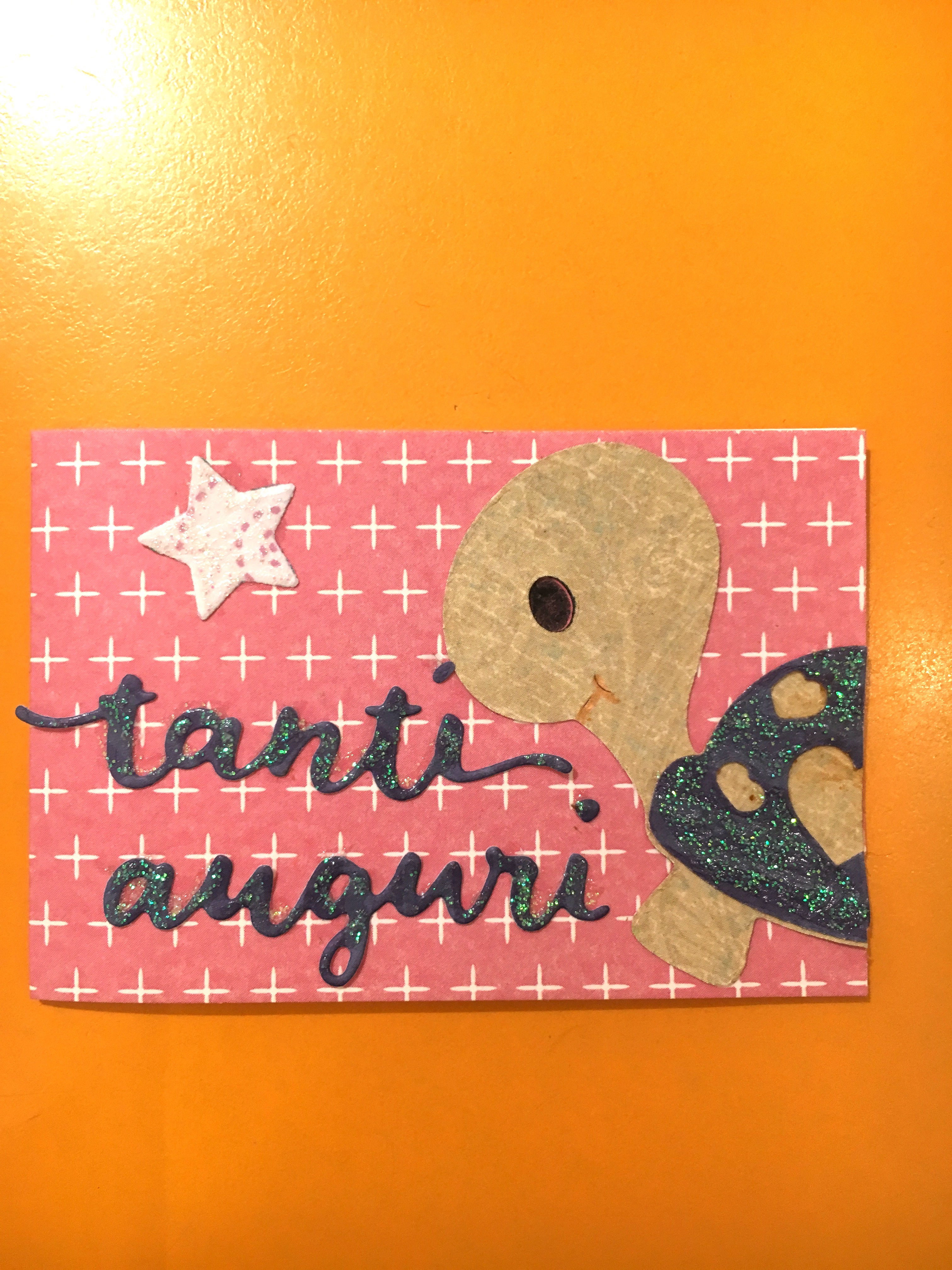 Piccole creazioni in carta, nate dalla fantasia e realizzate a mano.