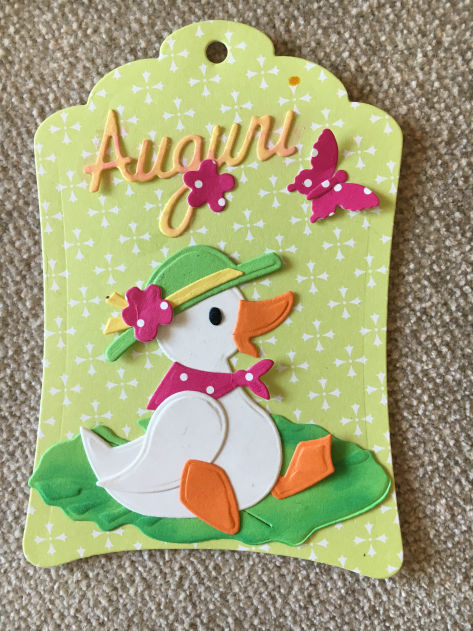Piccole creazioni in carta, nate dalla fantasia e realizzate a mano.