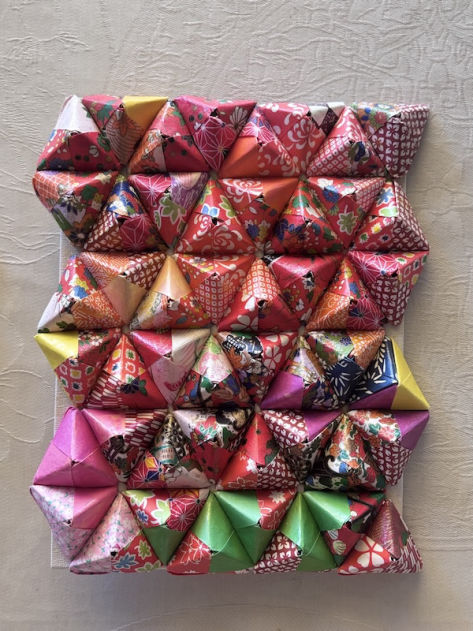 Piccole creazioni realizzate a mano con tecniche e materiali diversi.