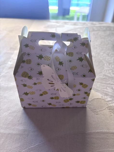 Piccole creazioni in carta, nate dalla fantasia e realizzate a mano.