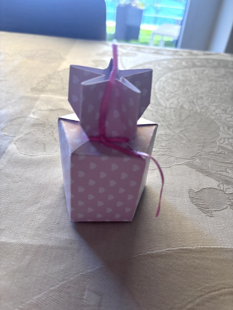 Piccole creazioni in carta, nate dalla fantasia e realizzate a mano.