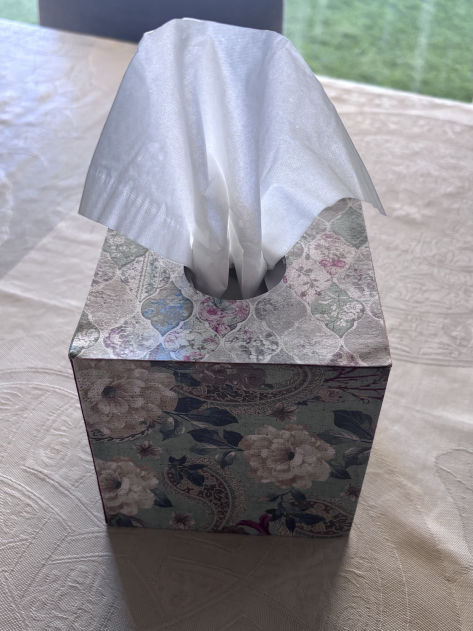 Piccole creazioni in carta, nate dalla fantasia e realizzate a mano.