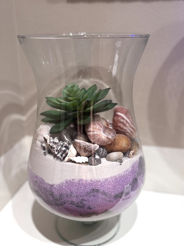 Piccole creazioni realizzate a mano con tecniche e materiali diversi.