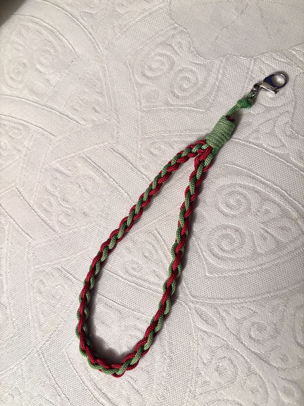 Piccole creazioni realizzate a mano con tecniche e materiali diversi.