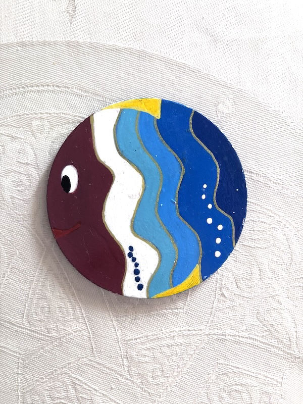 Decorazioni realizzate a mano con gesso e colore.