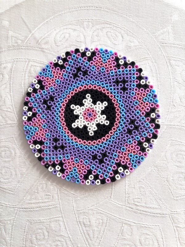 Creazioni realizzate a mano con perline Hama Beads.