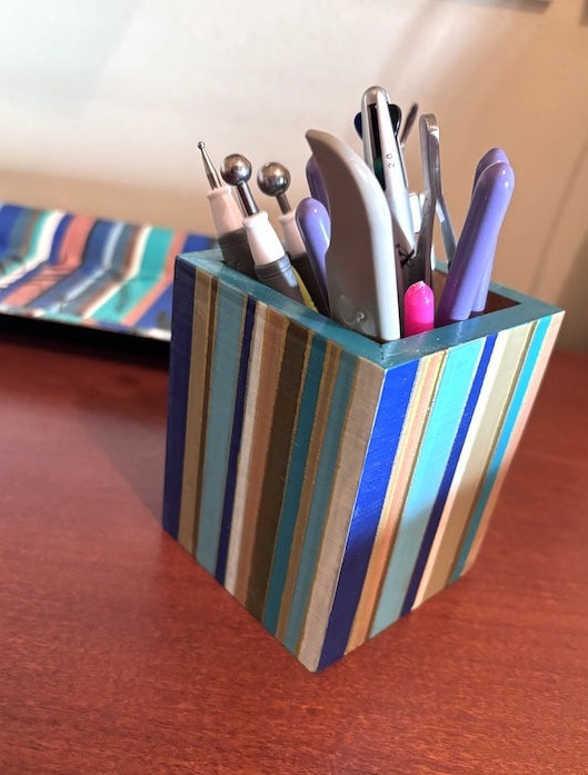 Piccole creazioni realizzate a mano con tecniche e materiali diversi.