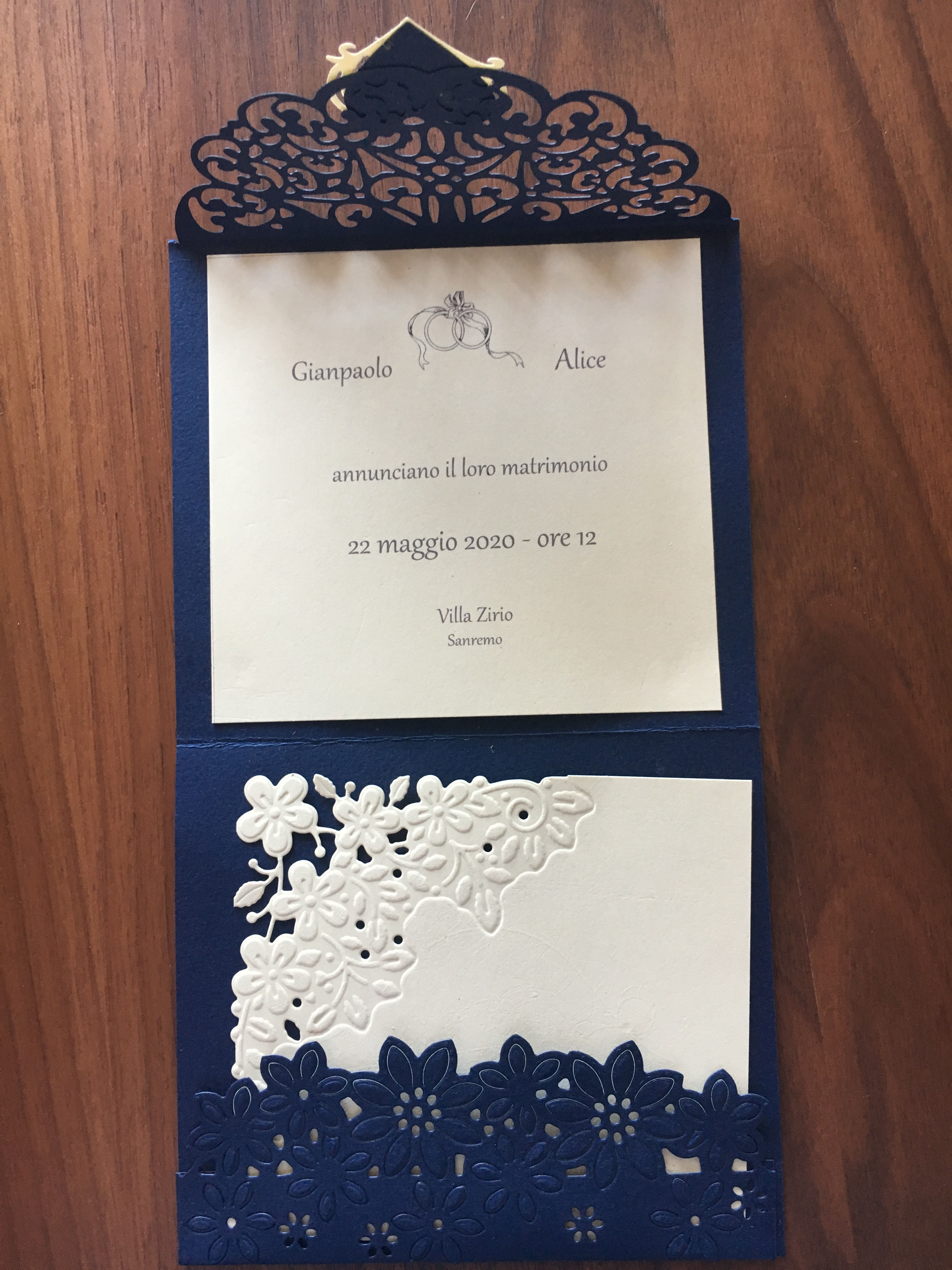Piccole creazioni in carta, nate dalla fantasia e realizzate a mano.
