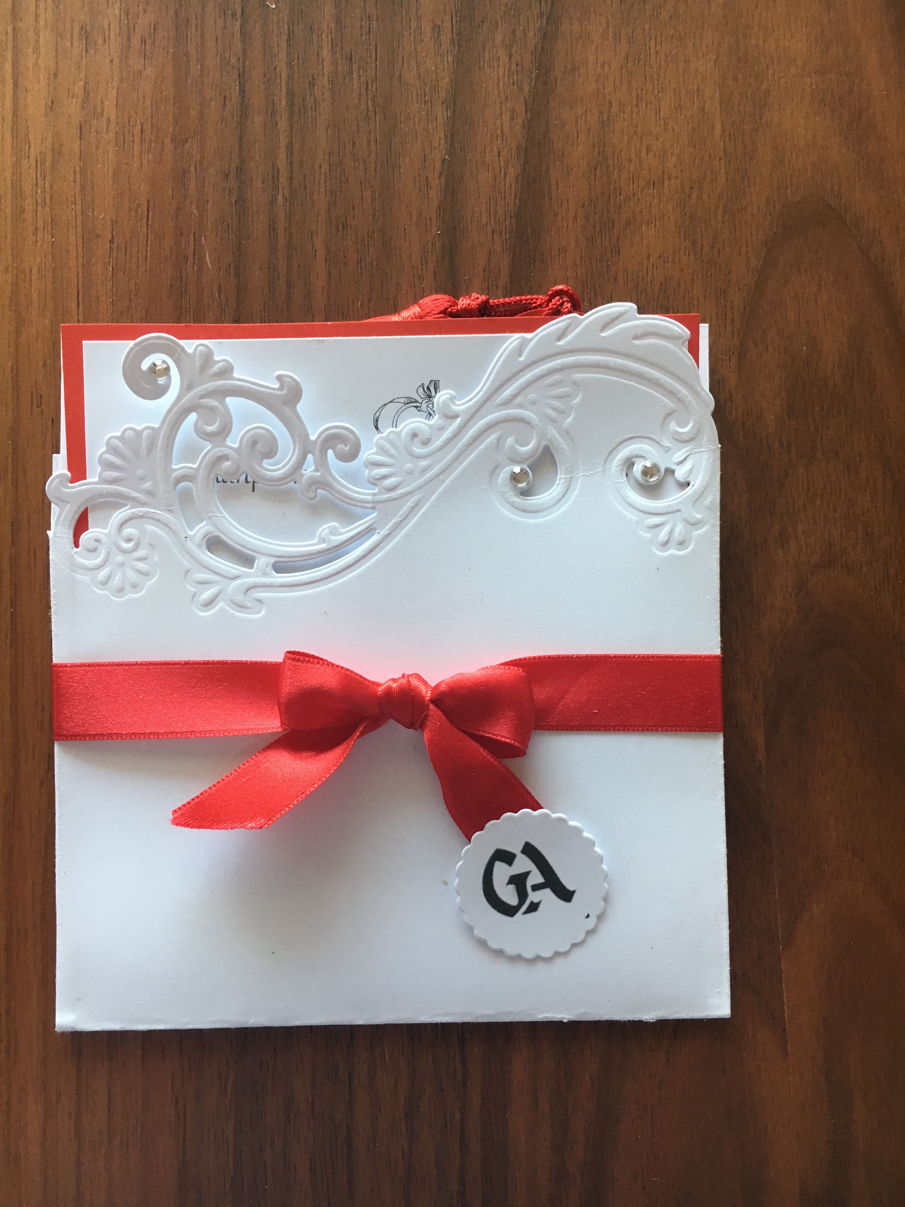 Piccole creazioni in carta, nate dalla fantasia e realizzate a mano.