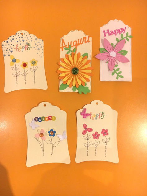 Piccole creazioni in carta, nate dalla fantasia e realizzate a mano.