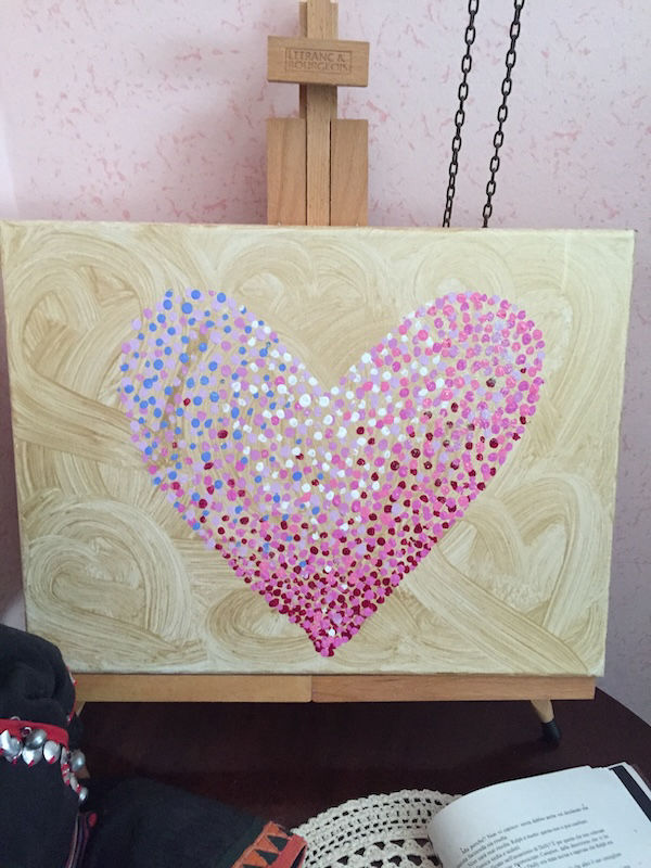 Piccole creazioni realizzate a mano con tecniche e materiali diversi.
