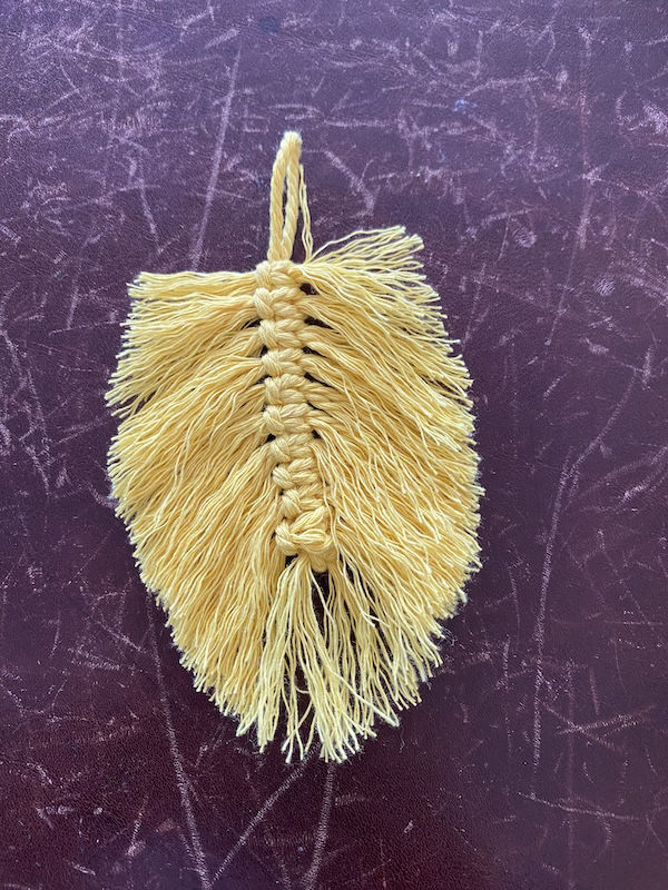 Piccole creazioni realizzate a mano con tecniche e materiali diversi.
