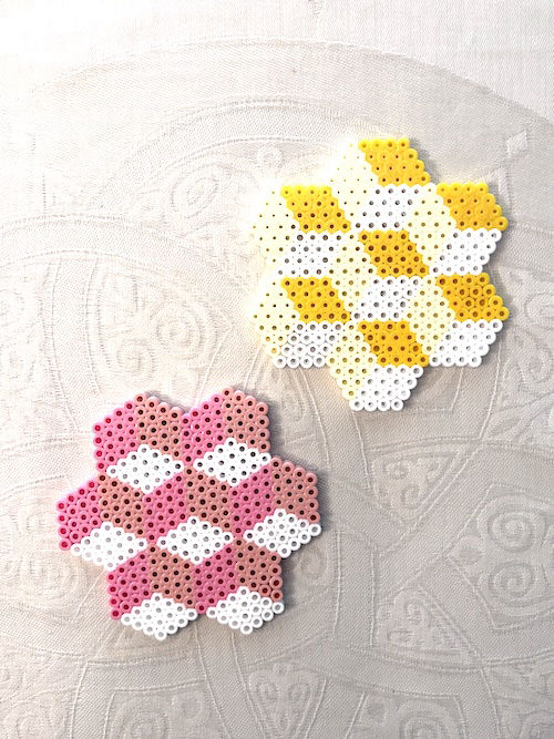 Creazioni realizzate a mano con perline Hama Beads.